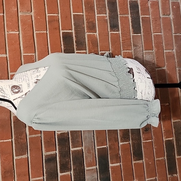 Maurices NWT size medium sage green top - Picture 6 of 7